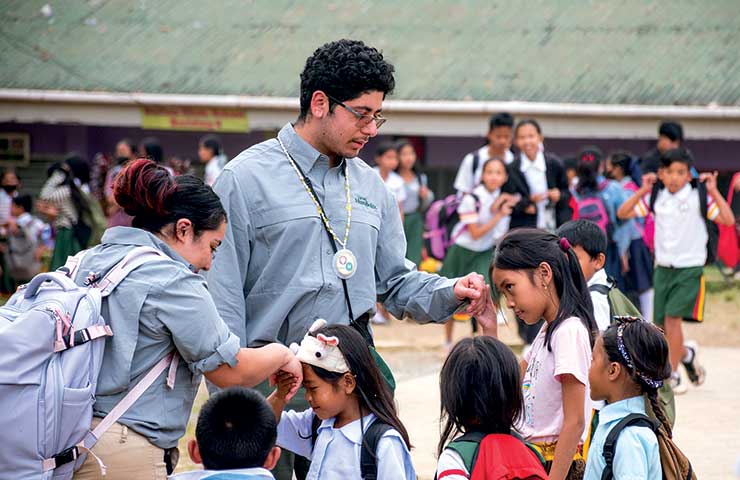 Students from the nearby elementary school greet Humboldt guests using a traditional “mano” gesture as a sign of honor and respect.