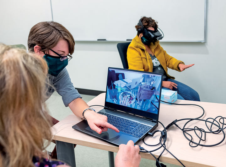 students in the VR lab