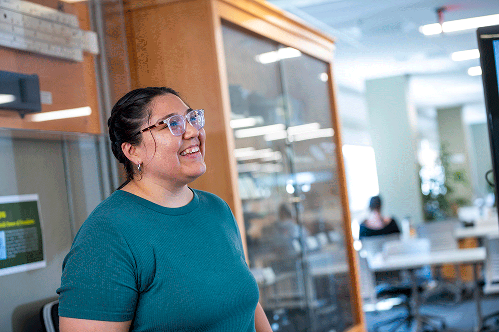 As part of the internship course, Jacky Salas Haro attended Friday workshops, which offered opportunities to hear from and meet healthcare professionals and use the Library’s anatomage table.