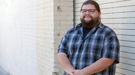 Headshot of alumnus and artist Felix Quintana