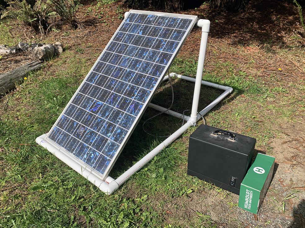 Emergency photovoltaic box