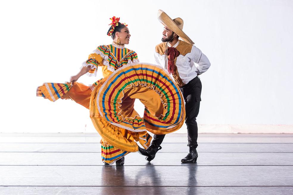 Baile Folklorico dancers practice.