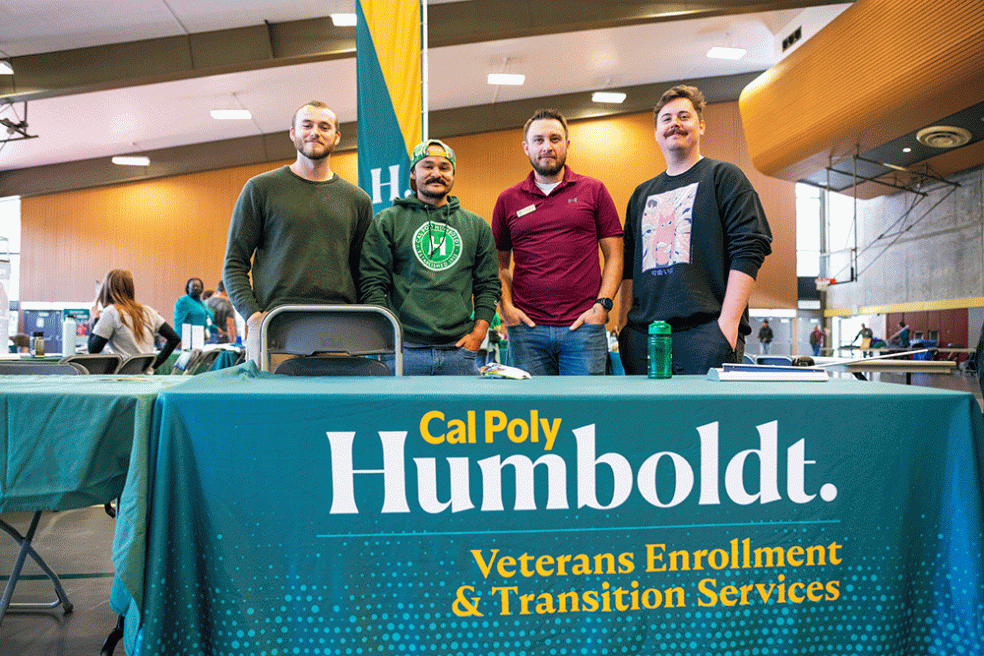 Student veterans pose at a tabling event