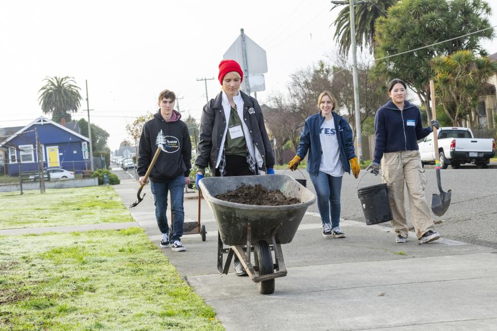 A photo of students volunteering at the Jefferson Community Center on MLK Day of Service last year. 