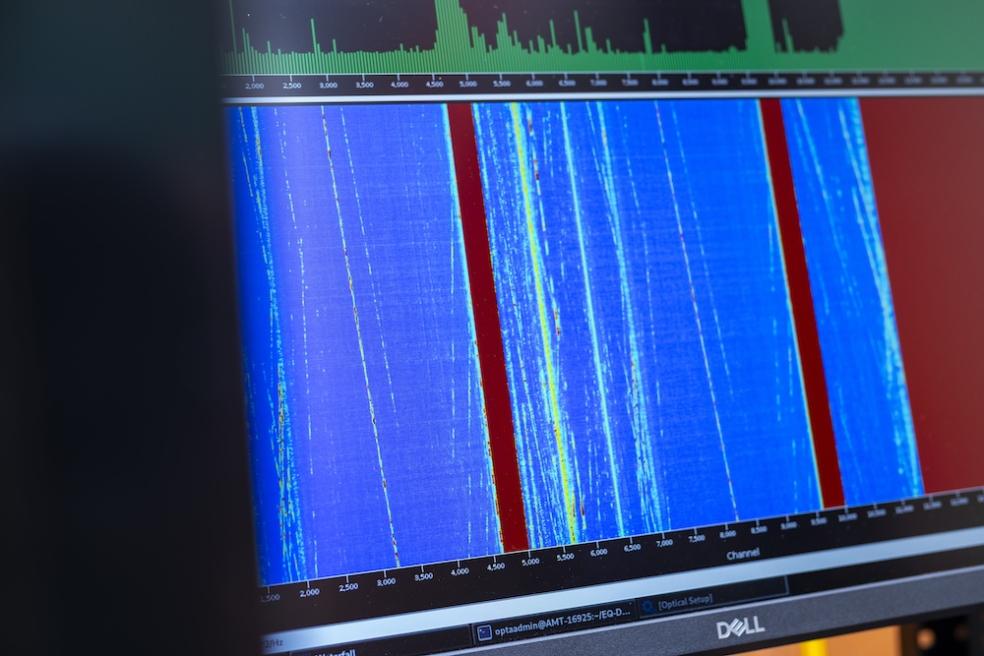  The Distributed Acoustic Sensing interrogator: A Distributed Acoustic Sensing (DAS) system displays vibrations detected along a fiber-optic cable in Arcata, California. Researchers from Cal Poly Humboldt and the USGS are studying how the technology can be used to monitor earthquakes and better understand seismic hazards.