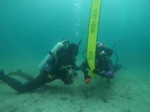 Students deploying a surface marker buoy during their safety stop after a navigation practice dive. 